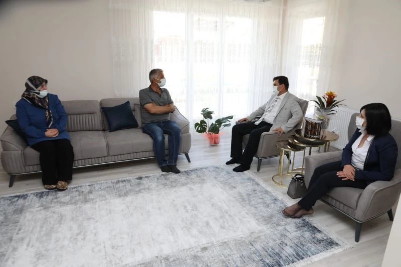 Vali Aslantaş, Ramazan Bayramı’nın ilk gününü şehit ve gazi aileleri ile birlikte geçirdi
