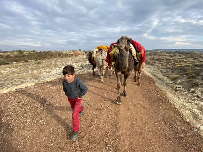 Sarıkeçili Yörük ailenin yaylalara göç yolculuğu başladı
