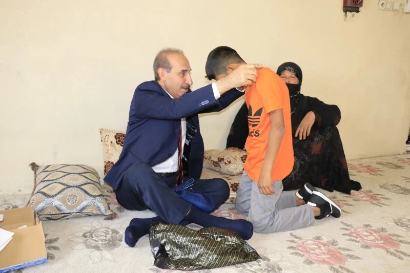 Yalçınkaya ile yetimlerin bayram sevinci
