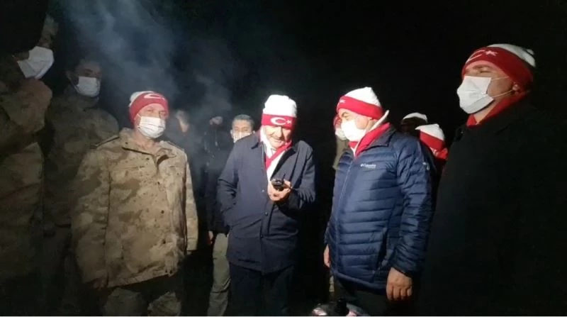 Diyanet İşleri Başkanı Prof. Dr. Ali Erbaş, 3480 rakımlı üs bölgesindeki askerlere dua edip bayramlarını kutladı
