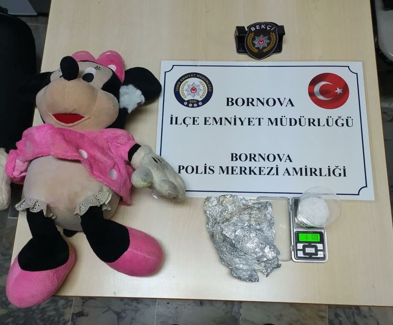 İzmir’de peluş oyuncağın içinden uyuşturucu çıktı
