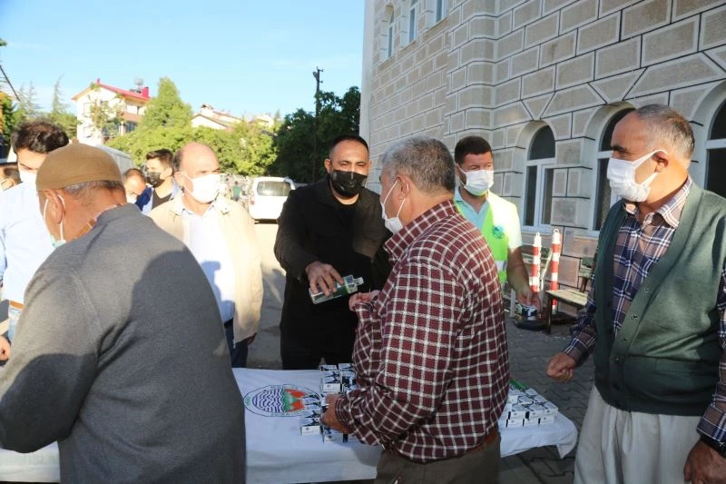 Başkan Yılmaz, vatandaşlarla gönül selamıyla bayramlaştı
