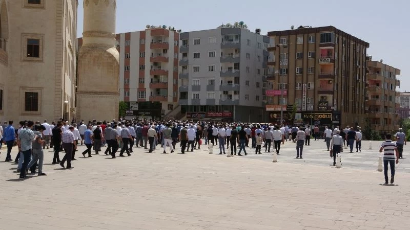 Mardin’de İsrail’in saldırıları sonucu hayatını kaybeden Filistinliler için giyabi cenaze namazı kılındı
