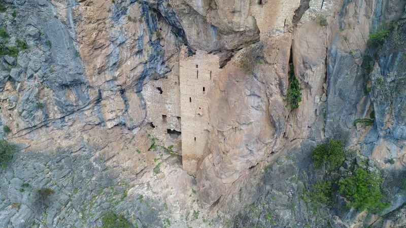 Tahrip edilen Adana’nın Sümelası “Sin Manastırı” keşfedilmeyi bekliyor
