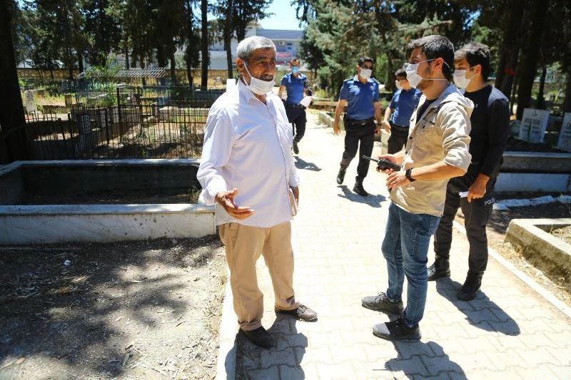 Tam kapanmada mezarlıkta “korsan hoca” avı
