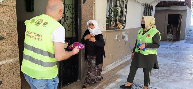 Buruk bayram geçiren yaşlıları unutmadılar
