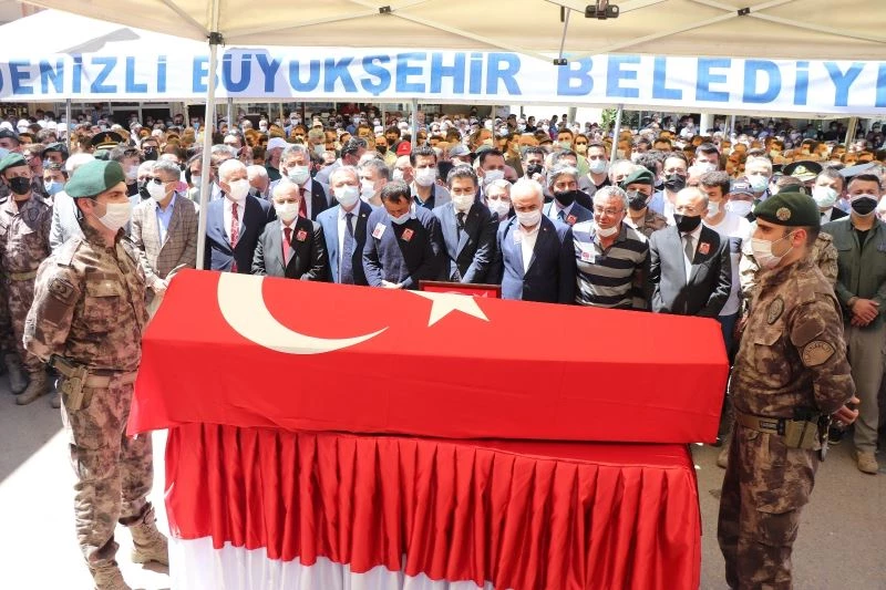 Ağrı’da şehit düşen özel harekatçı Denizli’de toprağa verildi

