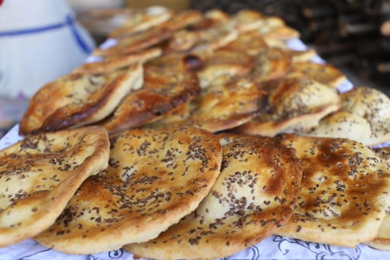 Tandır fırında pişirilen bilik ekmeği kadınların elinde yeniden hayat buldu
