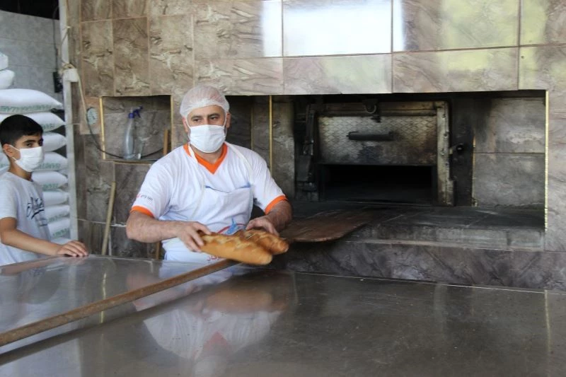 Fırınların mesaisi kısıtlama ve bayram dinlemiyor
