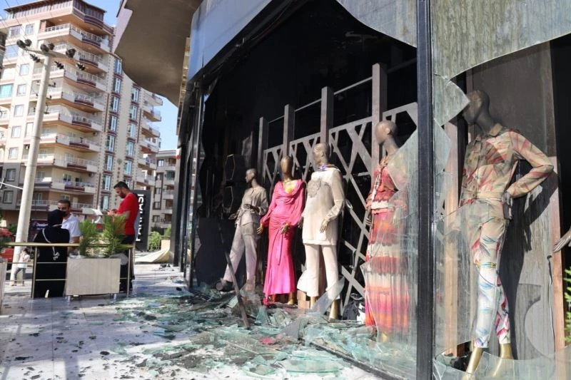 Beyazgül, yanan mağazada incelemelerde bulundu
