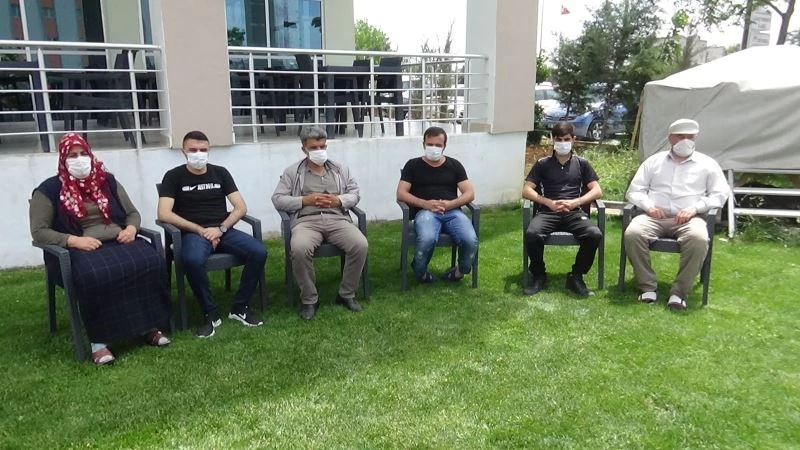 Evlat nöbetindeki aileler tam kapanma döneminde de eylemlerini sürdürdü
