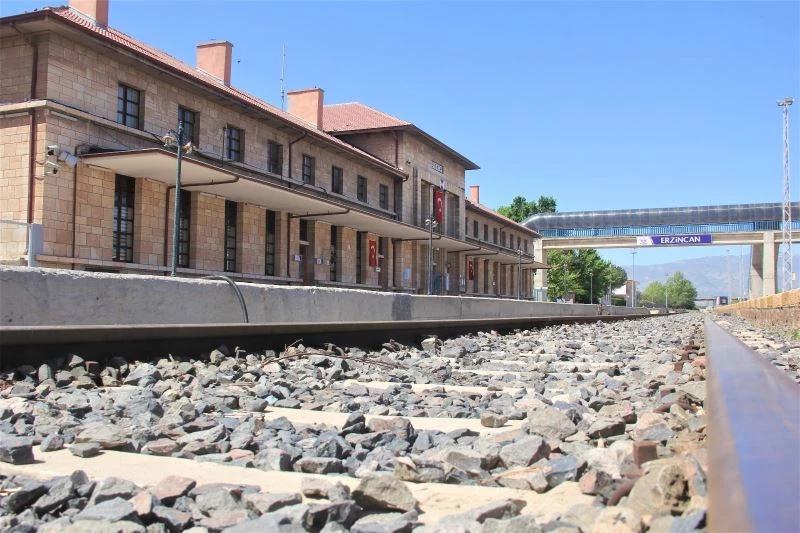 Tren garı ve otobüs terminali sessizlik içerisinde yeni kararları bekliyor
