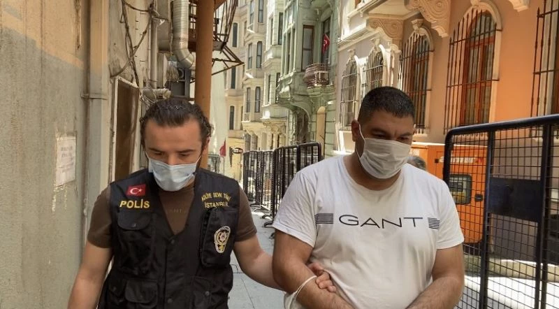 (Özel) Beyoğlu’ndaki çatışmanın zanlıları adliyeye sevk edildi
