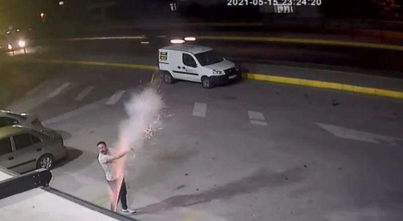 Şampiyonluğu kutlamak için yaktığı havai fişek elinde patladı
