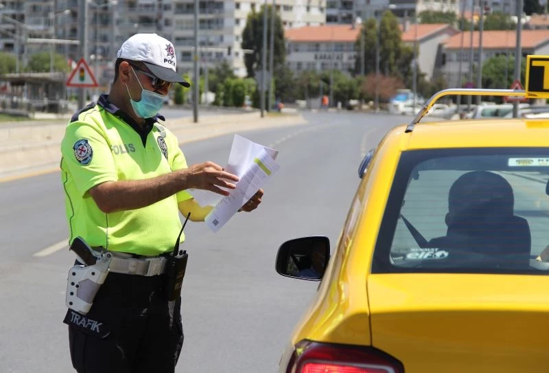 İzmir’de tam kapanmanın son gününde denetimler sürüyor

