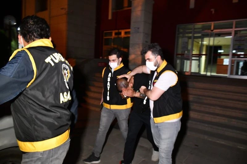 Alkol alıp birbirlerini bıçakladılar: 1 öldü
