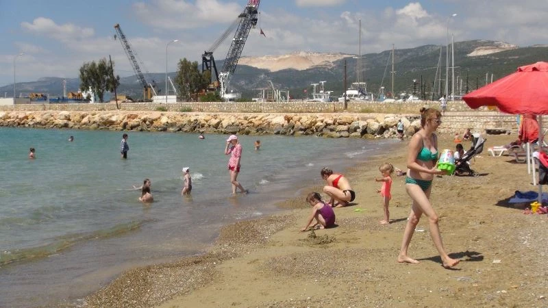 Tam kapanmadan çıkıp denize koştular
