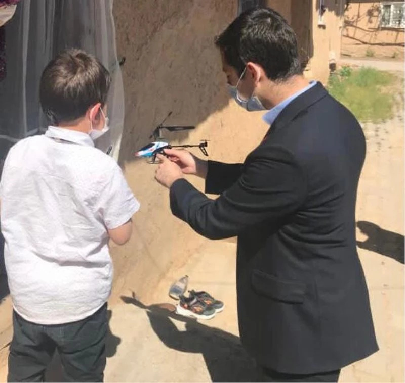 Yetim ve öksüz çocuklar sevindirildi
