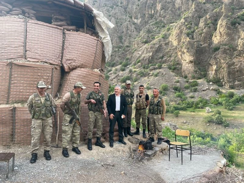 Başkan Özbek’ten güvenlik korucularına ziyaret
