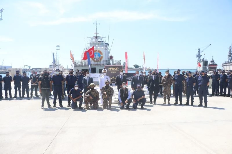 Uyuşturucu kaçakçıları, yakalanmamak için 1,5 ton uyuşturucuyu denize atmış
