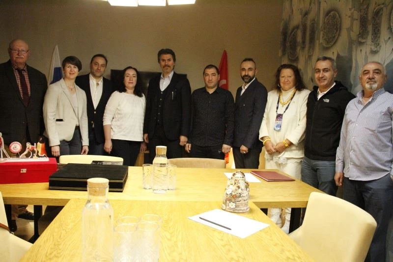 Curlingte dev işbirliği
