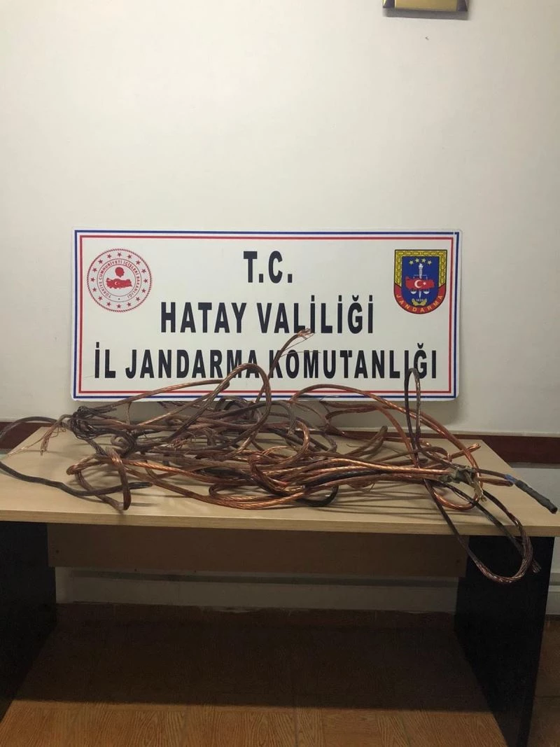 Trafoyu söküp bakır kablo çaldı
