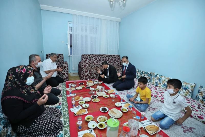 İşçi Bayramında işçileriyle iftar açtı
