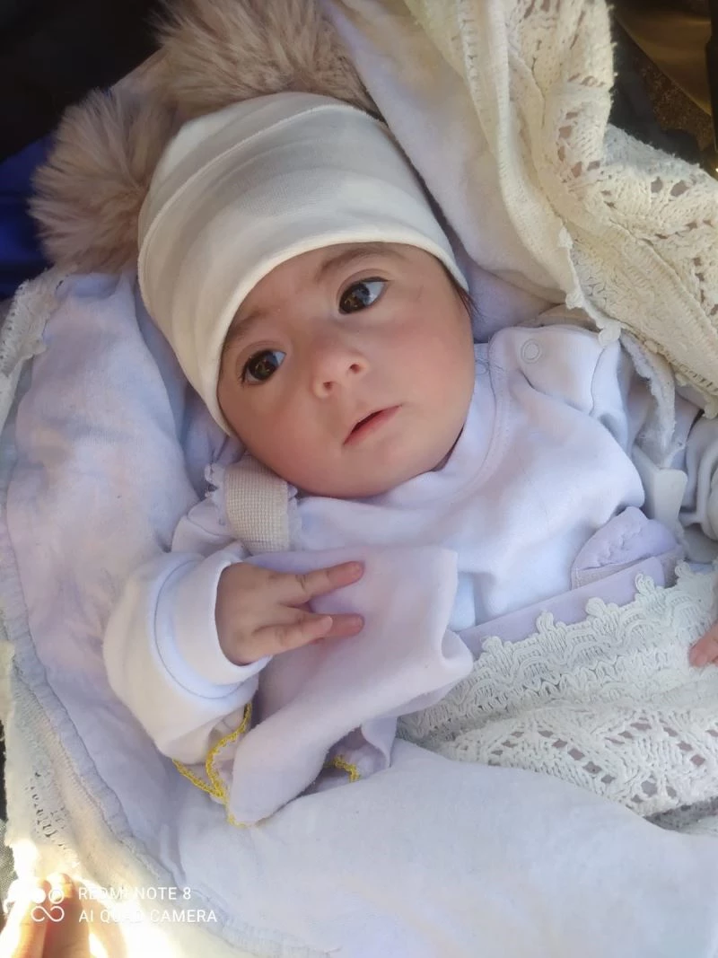 Beşiğinde uykuya dalan Azra bebek bir daha uyanamadı
