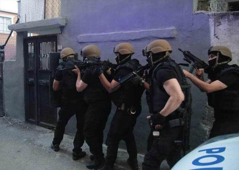 Adana merkezli 3 ilde PKK/KCK soruşturmasında gözaltı kararı verilen 20 şüphelinin yakalanması için operasyon