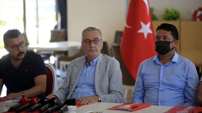 Antalyaspor Kulübü Başkanı Mustafa Yılmaz görevini bırakacağını açıkladı: (1)