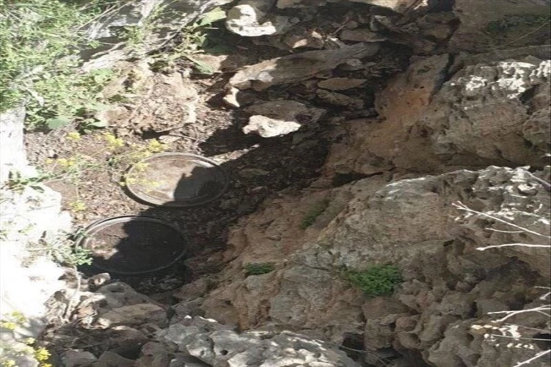 Mehmetçik, PKK’lı teröristlere ait sığınak ve mühimmatları temizlemeye devam ediyor
