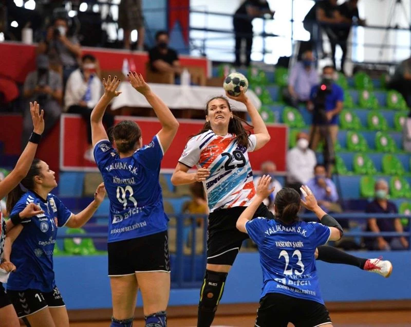 Mavi Kelebekler’den lidere çelme
