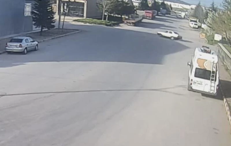 Kısıtlama saatinde dirft atan sürücü güvenlik kamerasında
