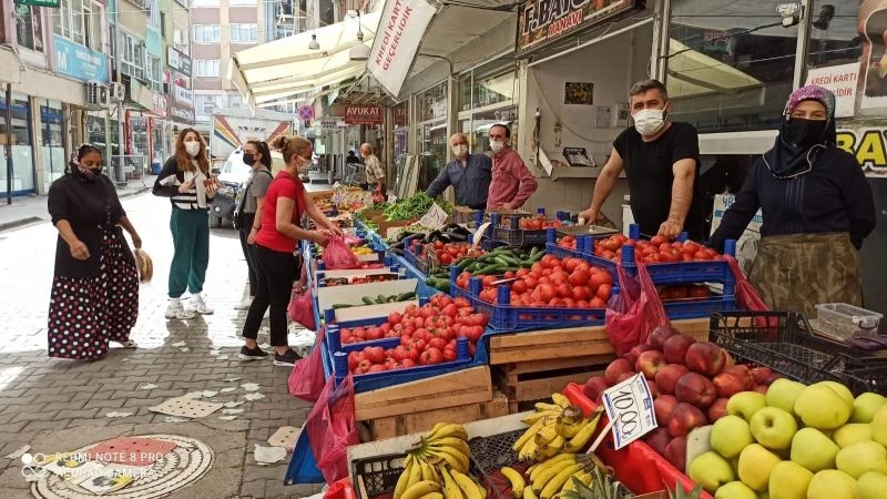 Pazar kurulmadı vatandaşlar manavlara akın etti
