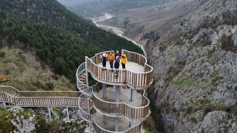 Bin 200 metrelik kanyon kısıtlamaya rağmen boş kalmıyor
