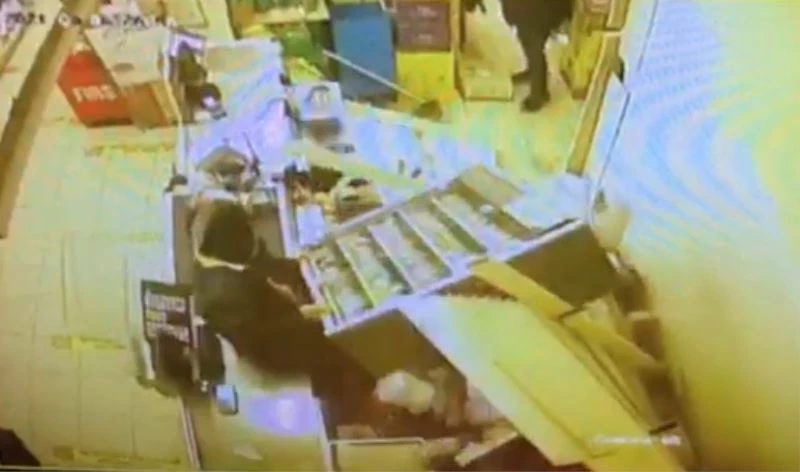 (ÖZEL) Zeytinburnu’nda şaşkın hırsızlar kamerada
