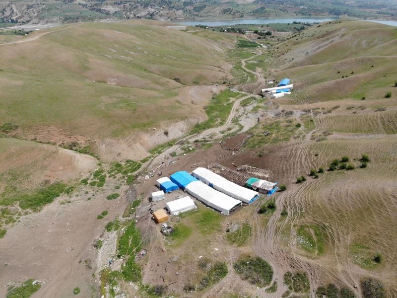 Göçerler kuraklık nedeni ile yaylalara erken çıkmaya başladı
