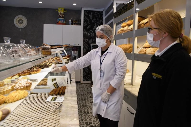 Kuşadası Belediyesi sağlıksız gıdaya geçit vermiyor
