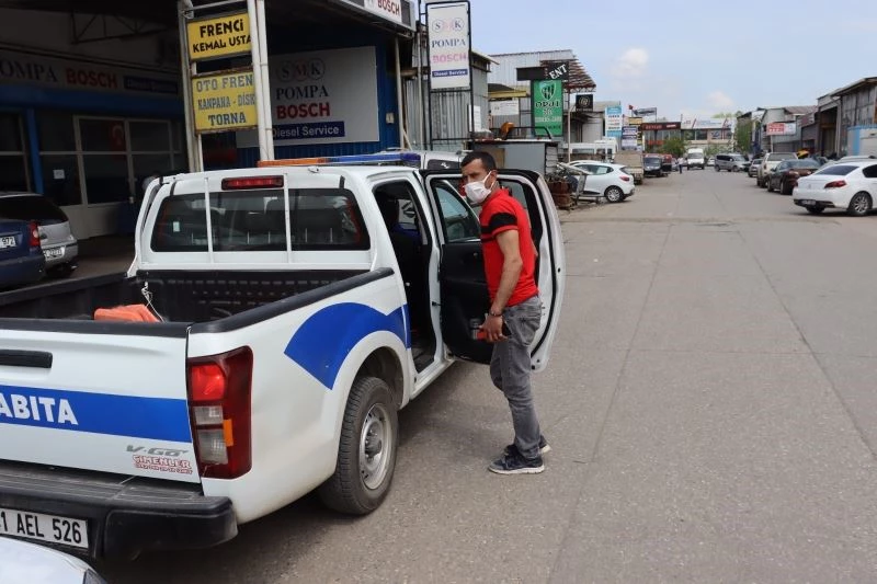 Belediye ekipleri aç kalan güvercinler için seferber oldu
