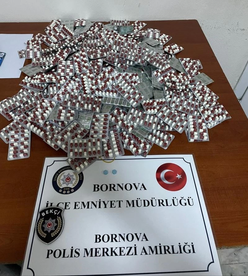 İzmir’de bekçinin dikkati binlerce uyuşturucu hapı ortaya çıkardı
