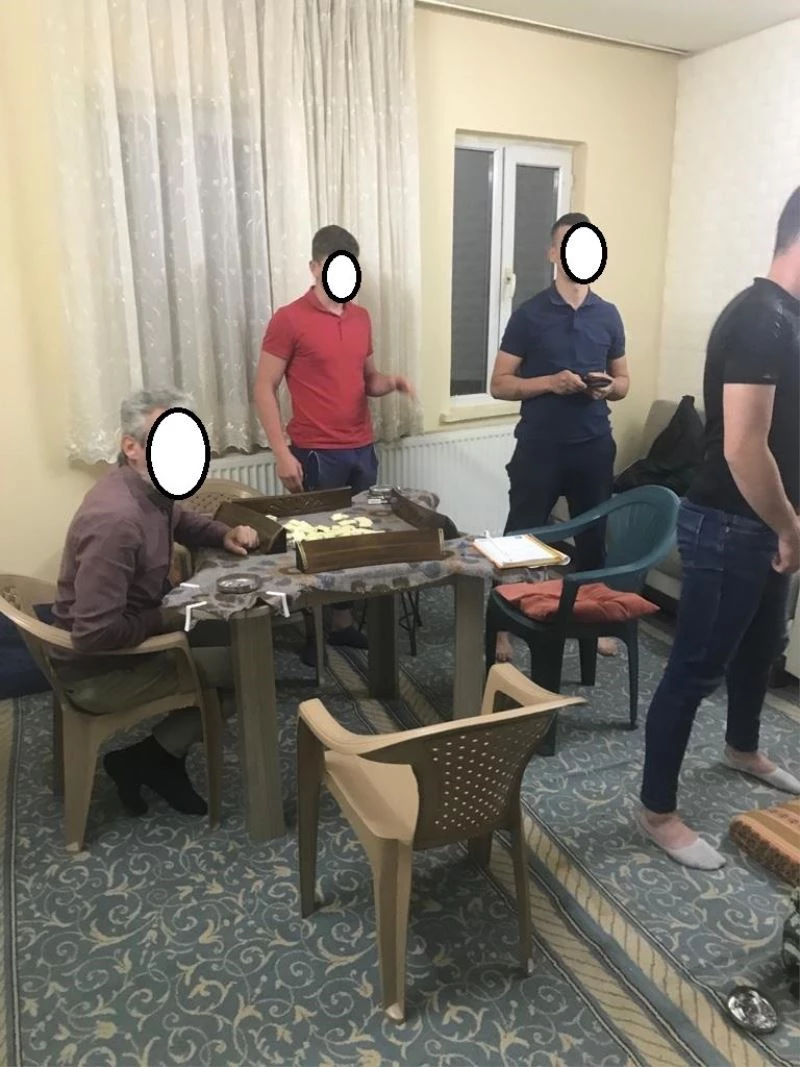Köy odasına kumar baskınında 7 kişiye 9 bin 352 lira para cezası kesildi
