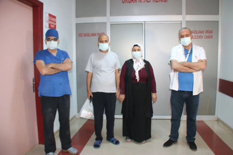 Sevdikleri için böbreklerini ’Takas’ ettiler
