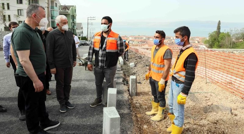 Başkan Büyükakın’a balkonlardan proje teşekkürü
