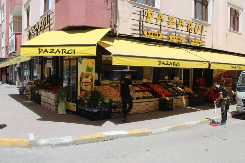 Kısıtlamadan muaf olan iş yerleri hizmet vermeye devam ediyor
