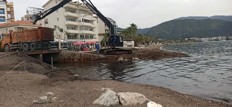 Marmaris Ketenci Deresi’nden 945 ton atık çıkarıldı
