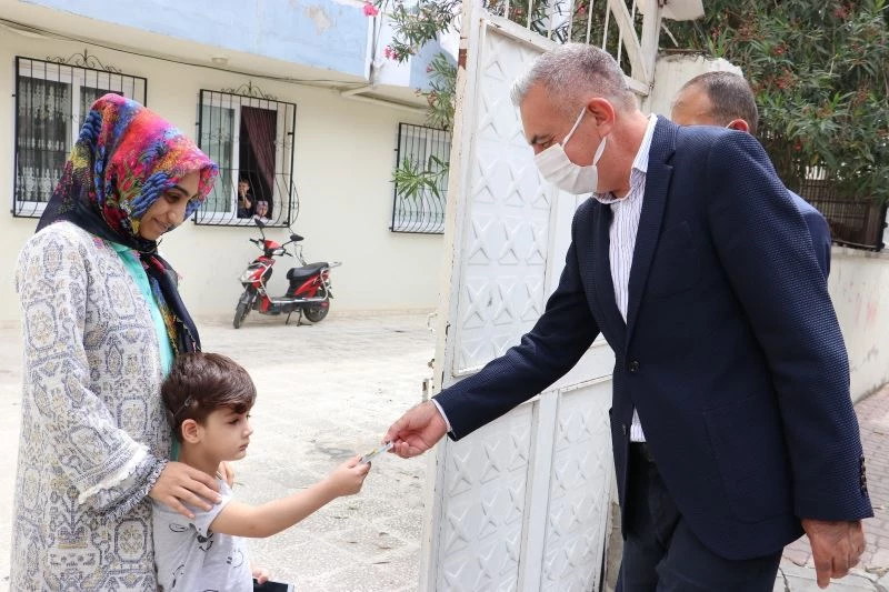 İşitme cihazının pili biten minik Aras’a Gönül Bağı ekibi yetişti
