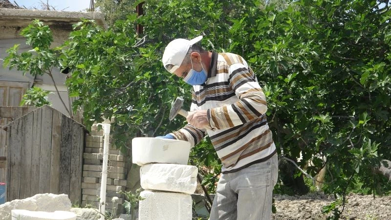 Suriyeli Abdülvahit ekmeğini taştan çıkarıyor
