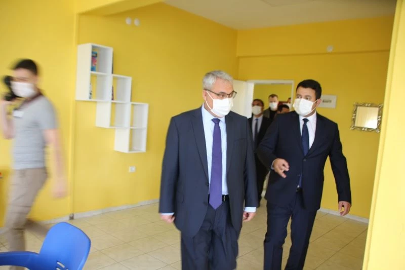 Vali Gündüzöz Varto’da bir dizi incelemelerde bulundu
