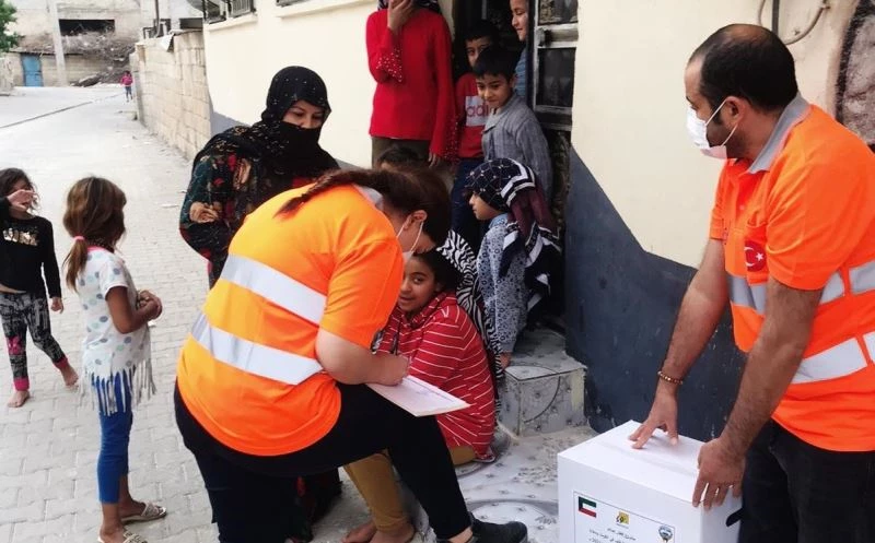 Kuveytli Hayırseverlerden 700 Gıda Kolisi
