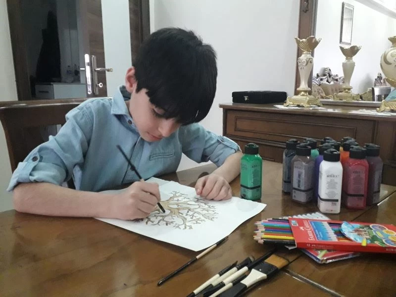 Ağrı Milli Eğitim Müdürü Tekin, logo tasarımı tescillenen öğrenciyi tebrik etti
